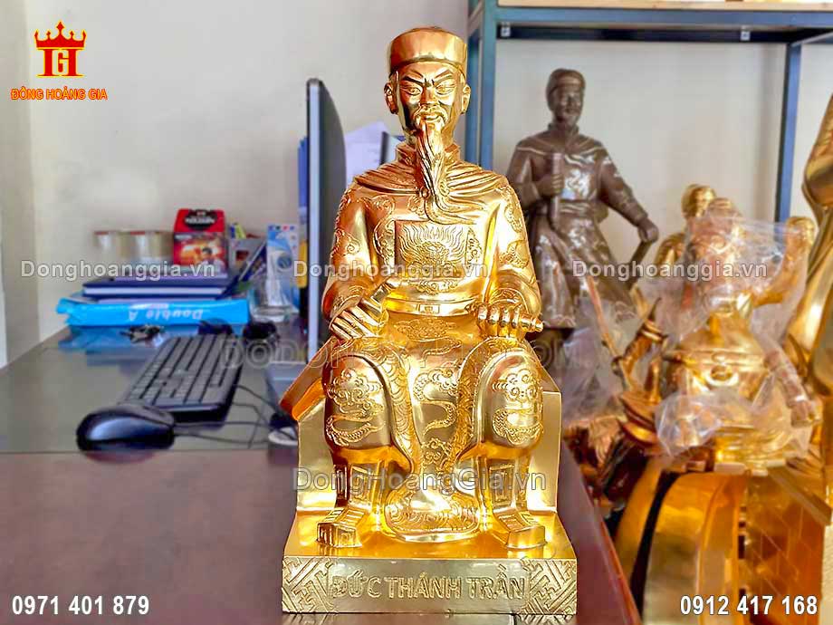 Pho tượng Trần Hưng Đạo bằng đồng ngồi ngai được chế tác tuyệt đẹp